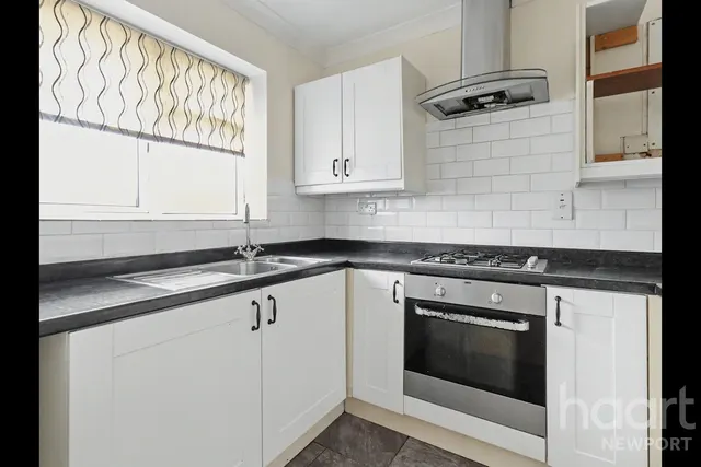 Parkwood Drive, Newport, NP10, photo 2