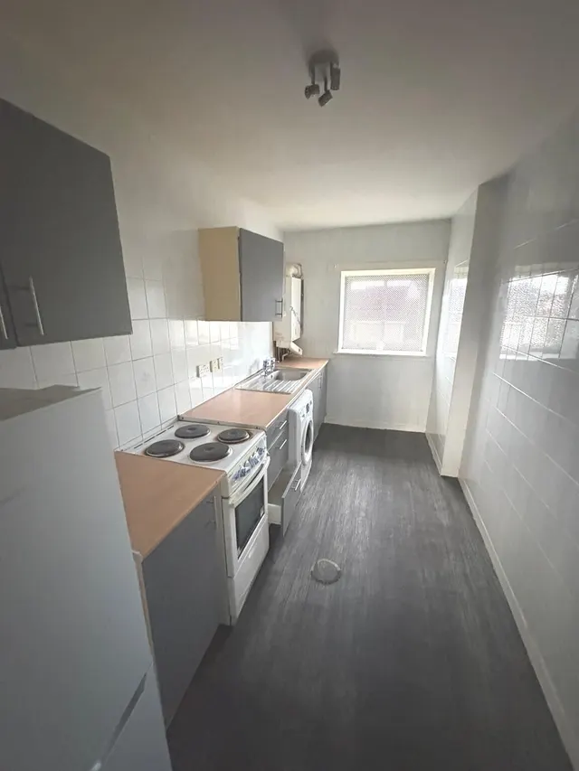 Photo 2 — Balcurvie Road, Glasgow