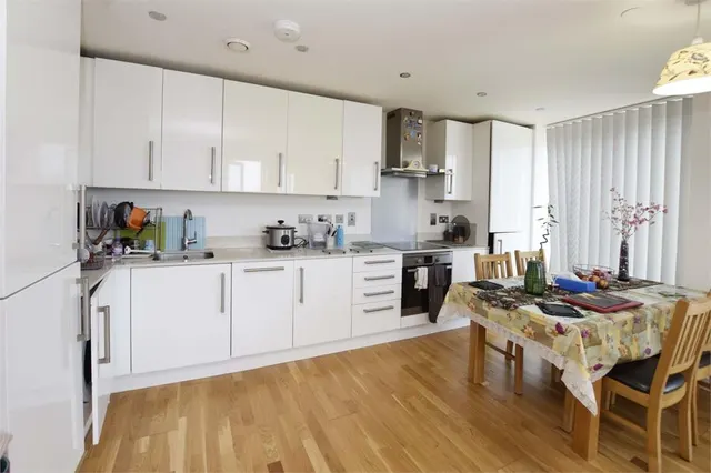 High Road, Wembley, HA9, photo 2