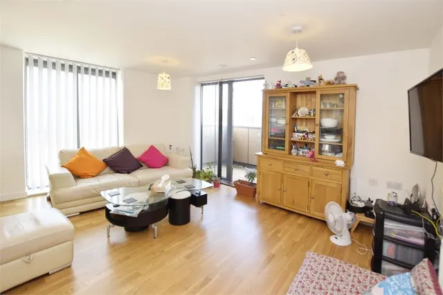 High Road, Wembley, HA9, photo 1