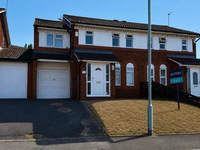 Berrington Drive, Coseley, WV14, photo 1