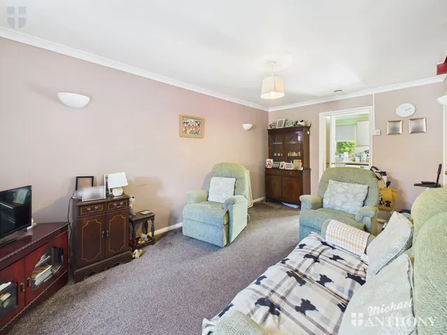 Photo 2 — Willow Road, Aylesbury, HP19 9PX