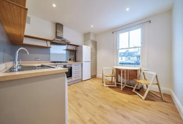 Littleton Street, SW18, photo 1