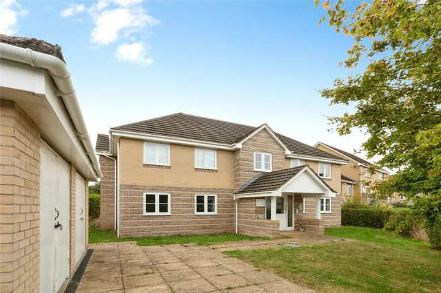 Wiltshire Crescent, Basingstoke, RG22, photo 1