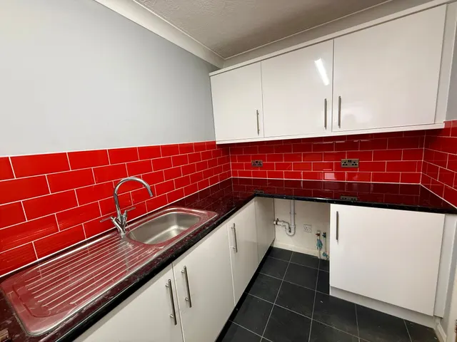 Hazelgrove Road, HAYWARDS HEATH, photo 1