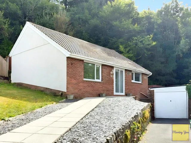 Gnoll Crescent, Neath, SA11 3TF, photo 1