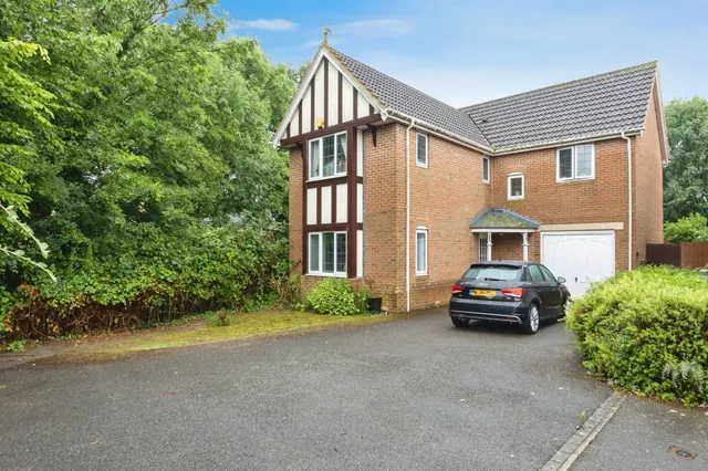 Harrow Way, Kingsnorth, TN23, photo 1