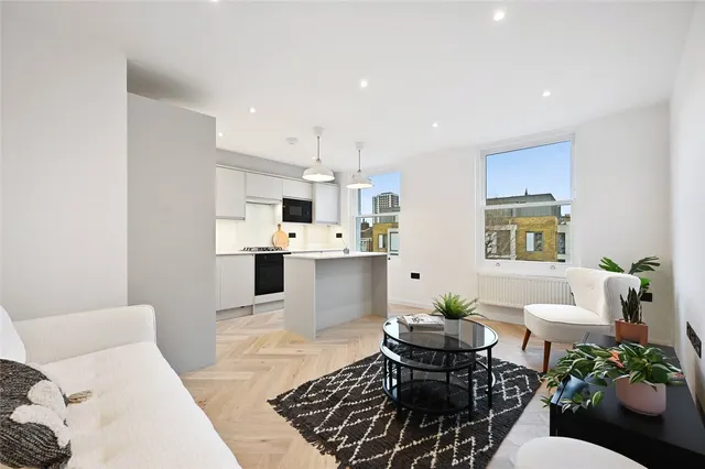 Shepherds Bush Road, London, W6, photo 1