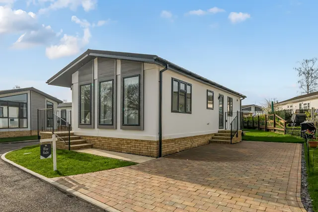 Blandford Road North, Beacon Hill, Poole, photo 1