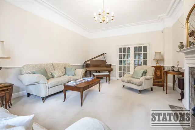 Photo 3 — Crescent East, Hadley Wood, EN4 0EY