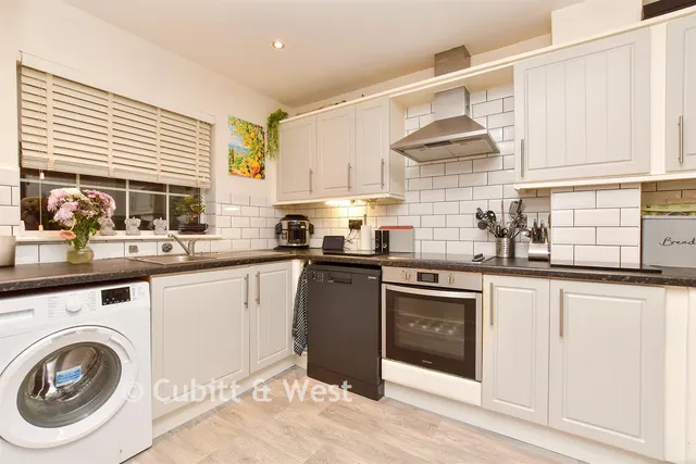 Brighton Road, Tadworth, KT20, photo 2