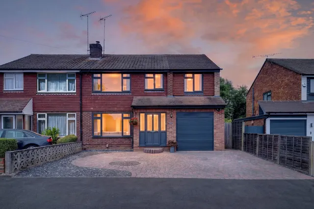 Fletcher Road, Ottershaw KT16 0JZ, photo 1