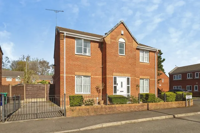Redvale Drive, Salford, Greater Manchester, M7, photo 1