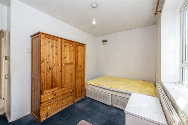 Lawrence Close, White City, W12, photo 2