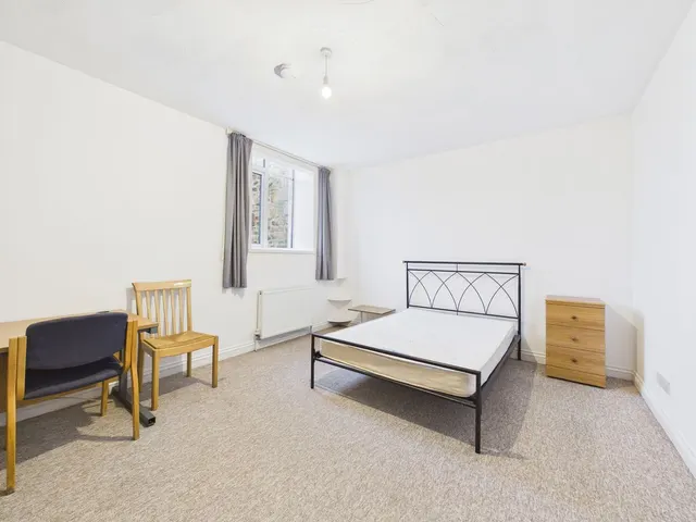 Photo 3 — Tuckingmill Apartment Chapel Road, Tuckingmill