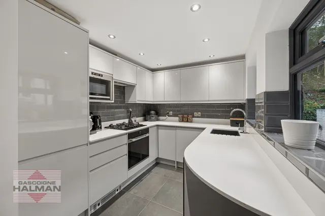 Ladyfield Terrace, Wilmslow, photo 2