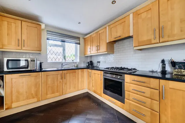 Barber Close, Hurst, RG10, photo 3