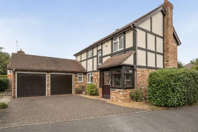 Barber Close, Hurst, RG10, photo 1