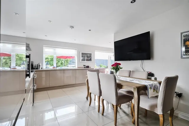 Caird Lawns, Devizes, SN10, photo 3