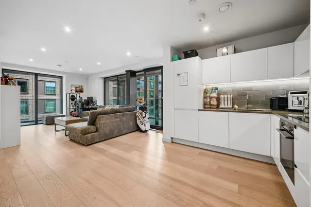 Marco Polo, Royal Wharf, E16, photo 1