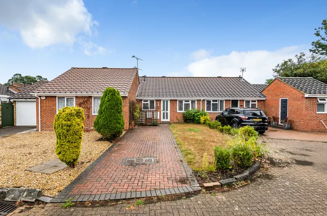 Lemon Grove, Whitehill, Bordon, Hampshire, GU35 9BE, photo 1