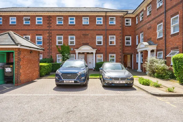 Ashburnham Road, Bedford, MK40, photo 1