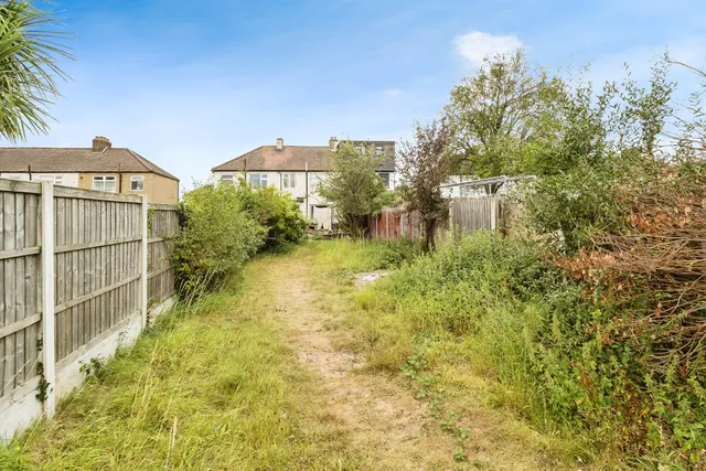 Photo 2 — Ford Lane, South Hornchurch, RM13