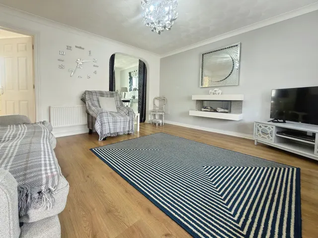 Nicholas Court, Gorseinon, photo 3
