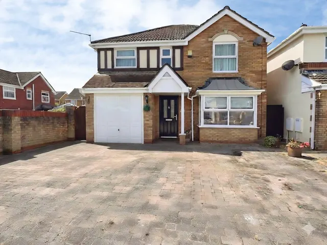 Nicholas Court, Gorseinon, photo 1