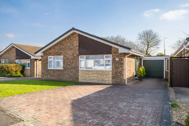 Windmill Hill Drive, Bletchley, Milton Keynes, Buckinghamshire, MK3 7RJ, photo 1