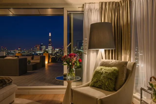 Photo 3 — 1101 Park Vista Tower, 3 Cobblestone Square, London