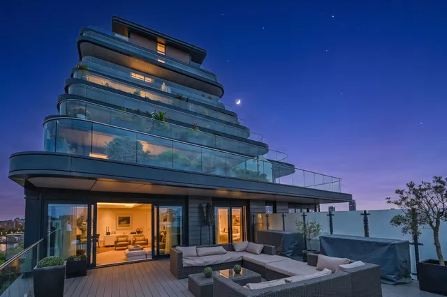 Photo 2 — 1101 Park Vista Tower, 3 Cobblestone Square, London