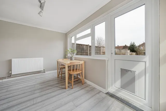 Photo 3 — Hazeldene Gardens, Hillingdon, UB10