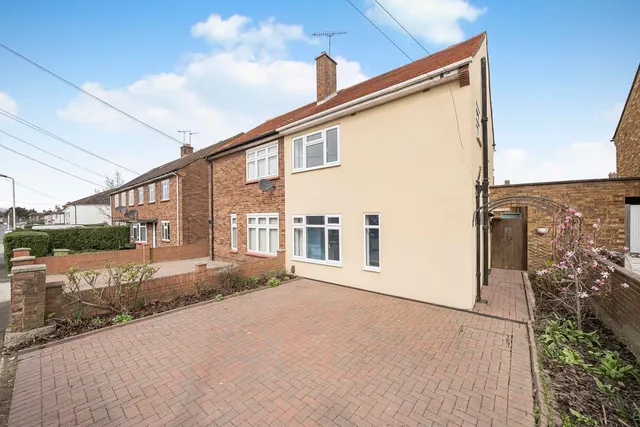 Hazeldene Gardens, Hillingdon, UB10, photo 1