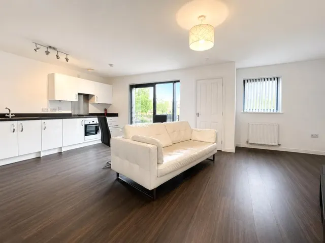 Dyson Drive, Uxbridge, UB10, photo 1