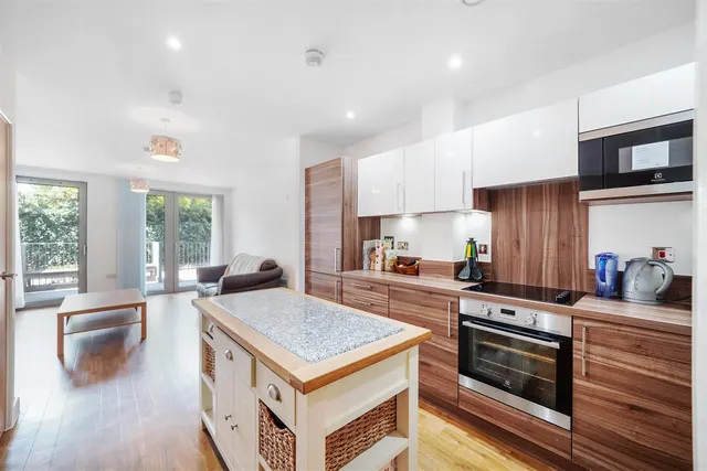 Booth Road, London, E16, photo 2