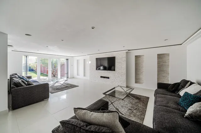 Coppermill Road, Wraysbury, TW19, photo 2