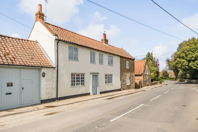 Delightful Georgian Cottage in Burnha, photo 1
