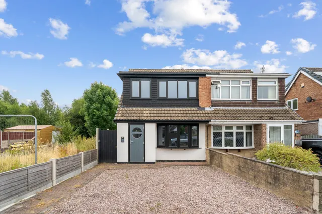 Telford Crescent, Leigh, WN7 5LY, photo 1