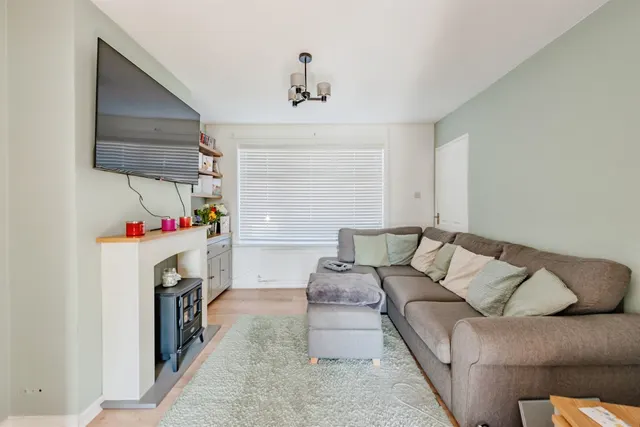 Shackleton Road, Crawley, RH10, photo 3