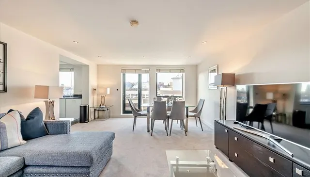 2 bedroom flat, Fulham Road, Chelsea, SW3