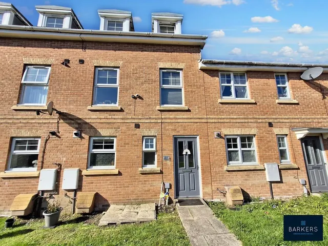 Redberry Avenue, Heckmondwike WF16 9FD, photo 1