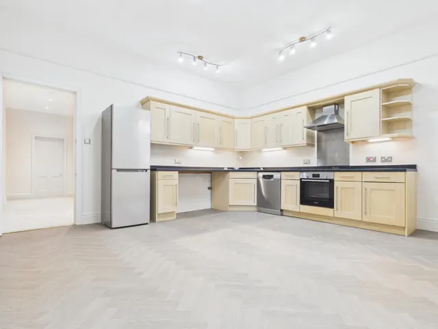 Clarence Drive, Harrogate, HG1, photo 3
