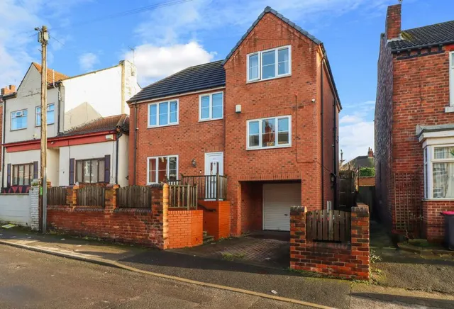 Rawmarsh, S62, photo 2