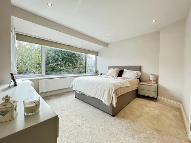 Photo 3 — Upper Weybourne Lane, Farnham, Surrey, GU9 9DF