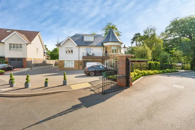 Elizabeth Grove, Bushey Heath, Bushey, photo 1
