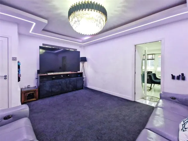 Bolton Road, Farnworth, BL4, photo 3