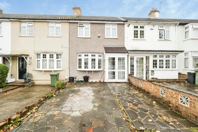 Northumberland Avenue, Hornchurch, RM11, photo 1