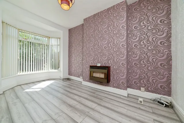 Photo 2 — Edmonton Villas, Hull