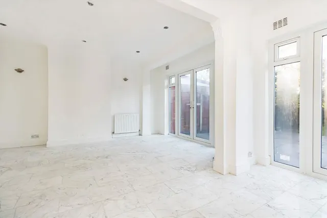 Fordbridge Road, TW15, photo 3